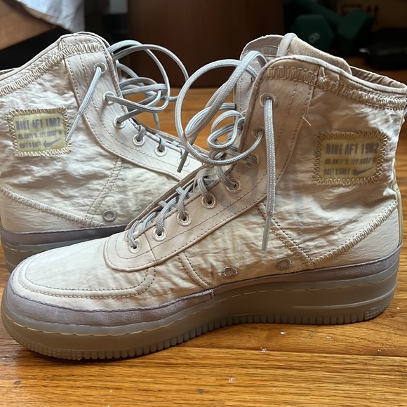 Nike Wmn’s Air Force 1 High Shell “Sail” - Picture 9 of 9